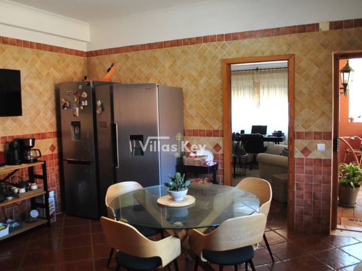 Image No.25-4 Bed House for sale