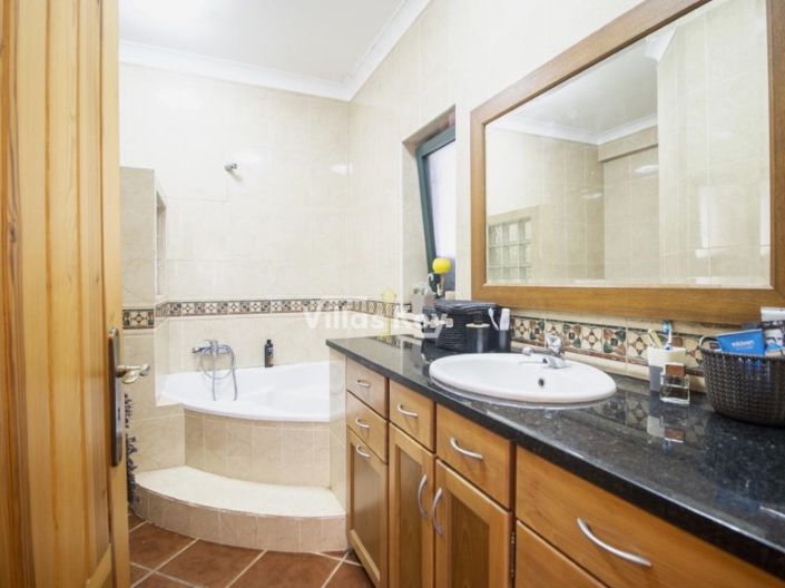 Image No.32-4 Bed House for sale