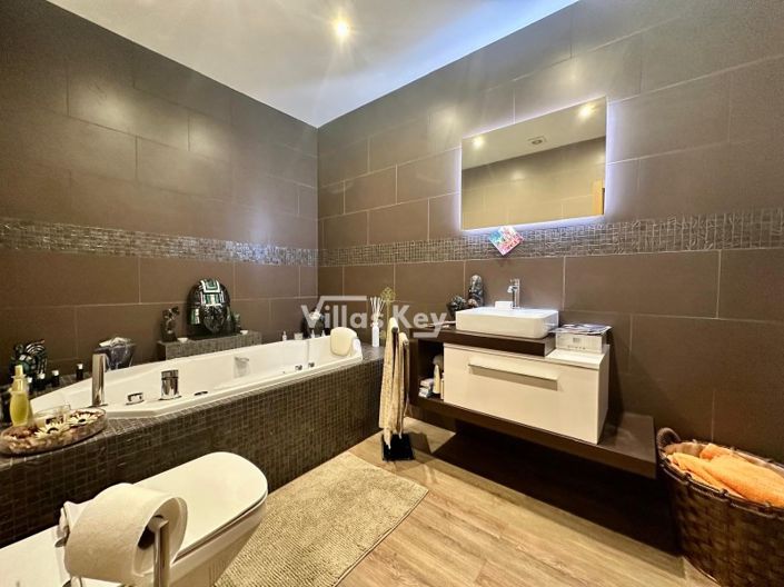 Image No.23-2 Bed Apartment for sale