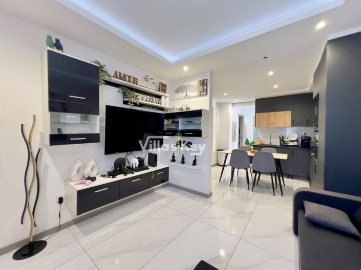 Image No.1-3 Bed House for sale