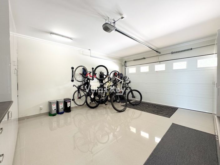 Image No.25-4 Bed House for sale