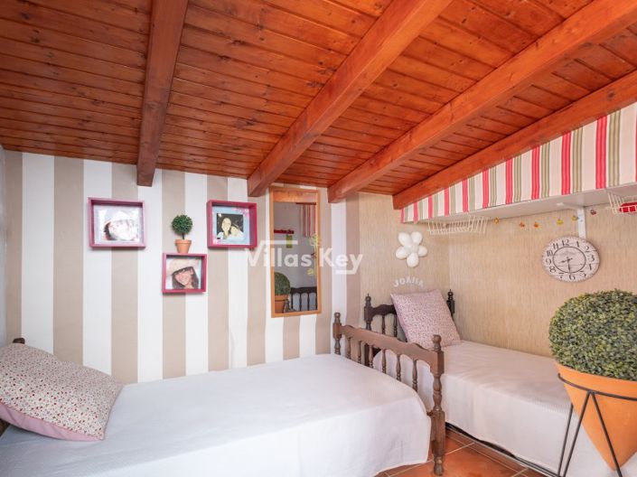 Image No.18-3 Bed House for sale