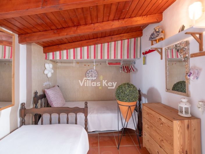 Image No.19-3 Bed House for sale