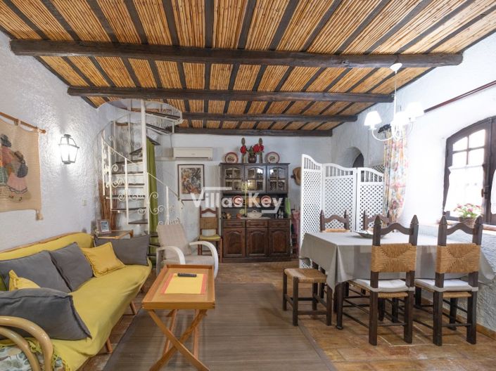 Image No.1-3 Bed House for sale