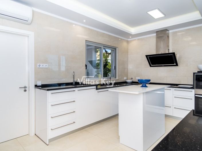 Image No.10-3 Bed House for sale