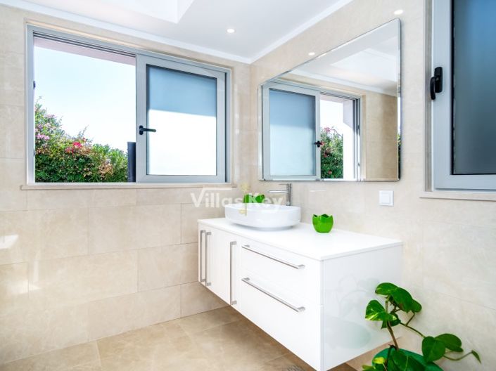 Image No.19-3 Bed House for sale