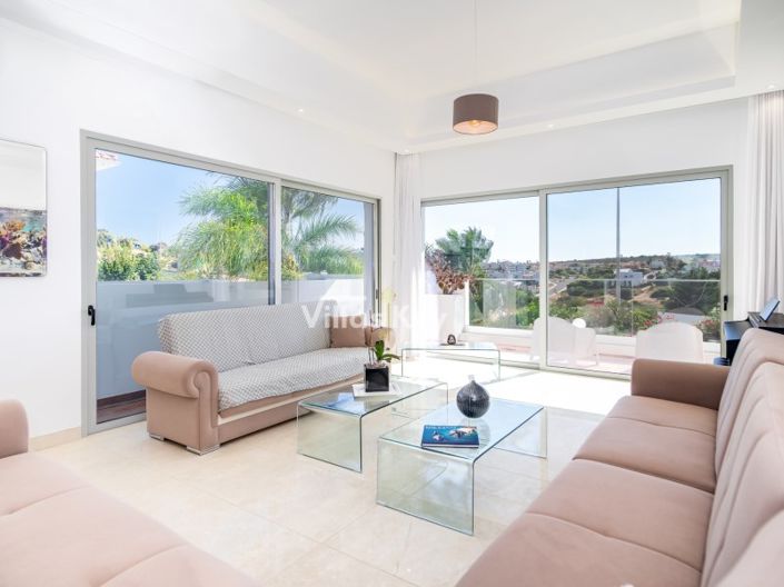 Image No.6-3 Bed House for sale