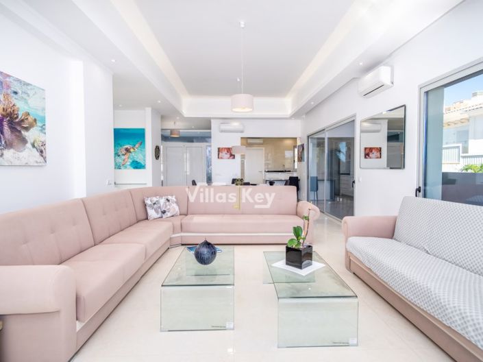 Image No.7-3 Bed House for sale