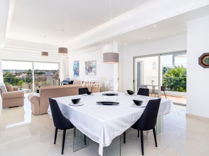 Image No.8-3 Bed House for sale