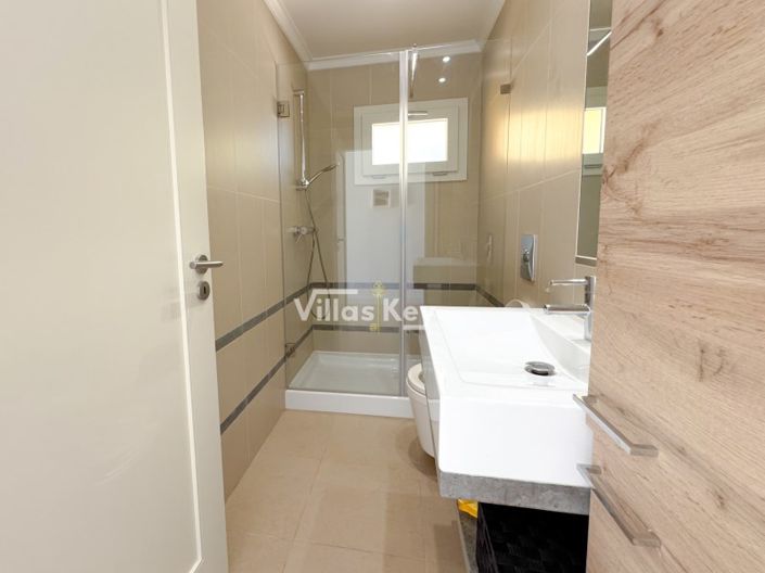 Image No.8-2 Bed House for sale