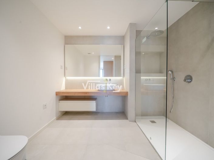 Image No.20-2 Bed Apartment for sale