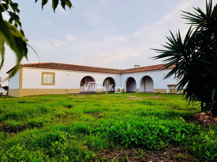 Image No.1-8 Bed Farmhouse for sale