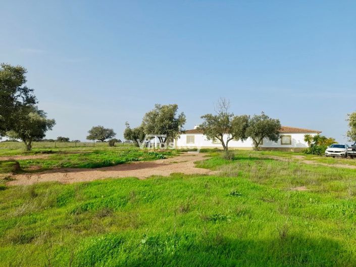 Image No.15-8 Bed Farmhouse for sale