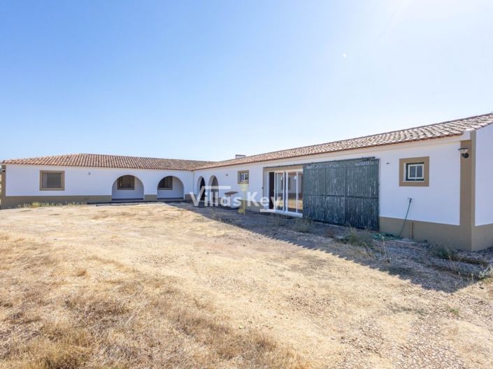 Image No.2-8 Bed Farmhouse for sale