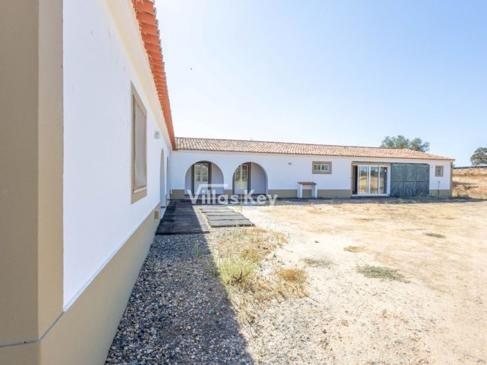 Image No.5-8 Bed Farmhouse for sale