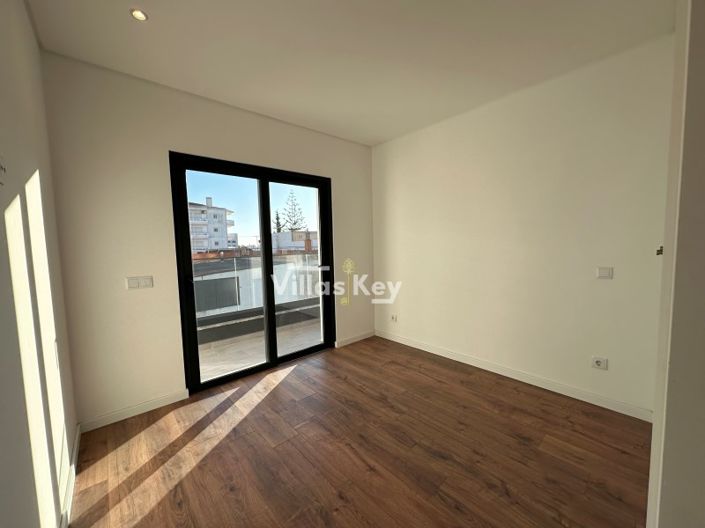 Image No.8-3 Bed Apartment for sale