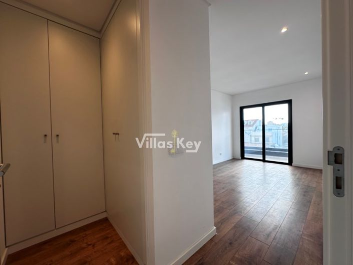 Image No.24-3 Bed Apartment for sale