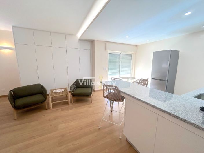 Image No.8-7 Bed House for sale