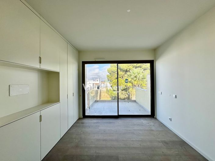 Image No.20-3 Bed Apartment for sale