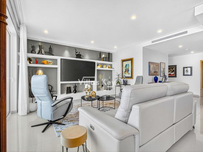 Image No.10-3 Bed Apartment for sale