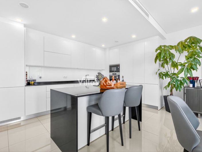 Image No.17-3 Bed Apartment for sale