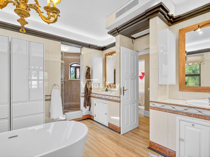 Image No.21-3 Bed House for sale