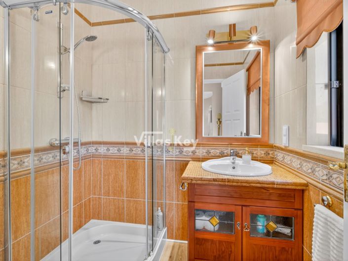 Image No.31-3 Bed House for sale