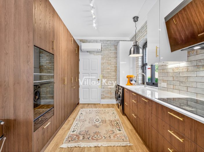 Image No.8-3 Bed House for sale