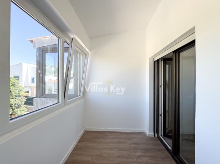 Image No.18-2 Bed Apartment for sale