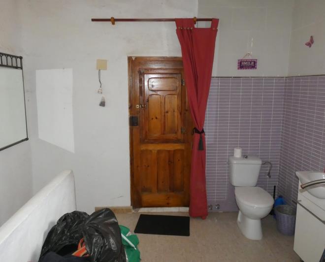 Image No.23-2 Bed Country House for sale