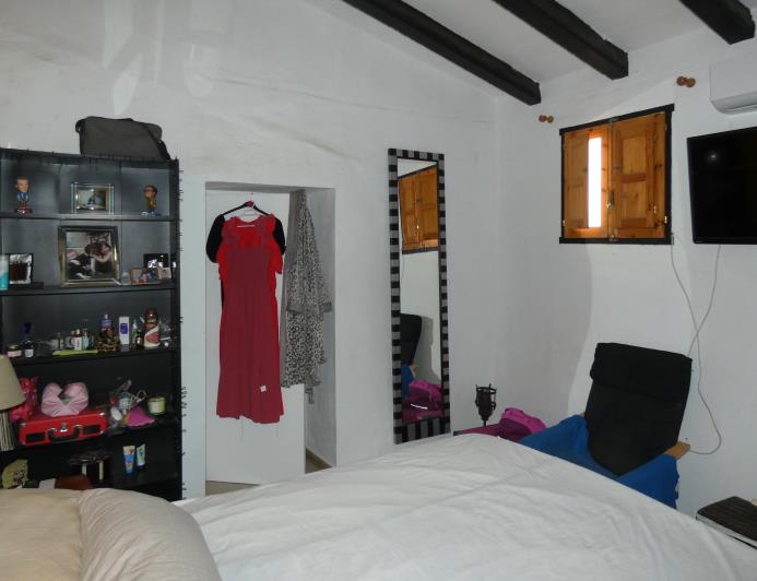 Image No.26-2 Bed Country House for sale