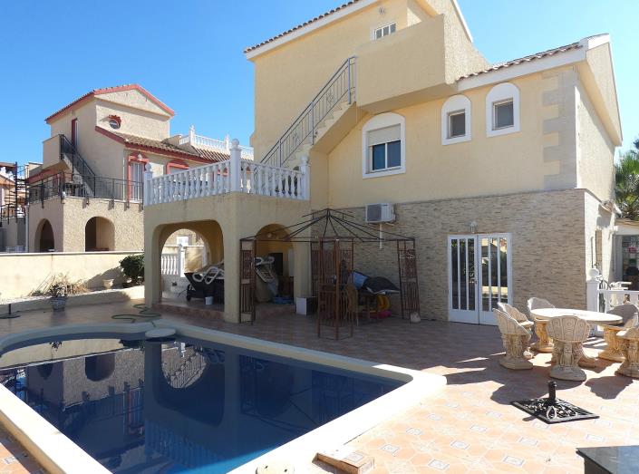 Image No.43-6 Bed Villa / Detached for sale