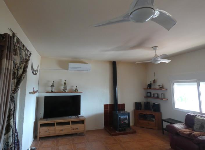 Image No.9-6 Bed Country Property for sale