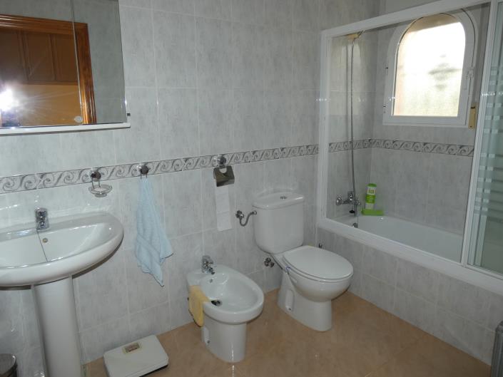 Image No.19-3 Bed Country House for sale