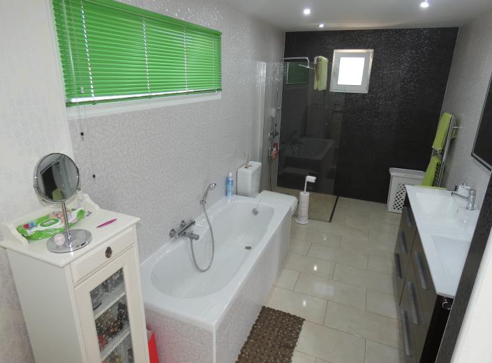 Image No.29-3 Bed Villa / Detached for sale