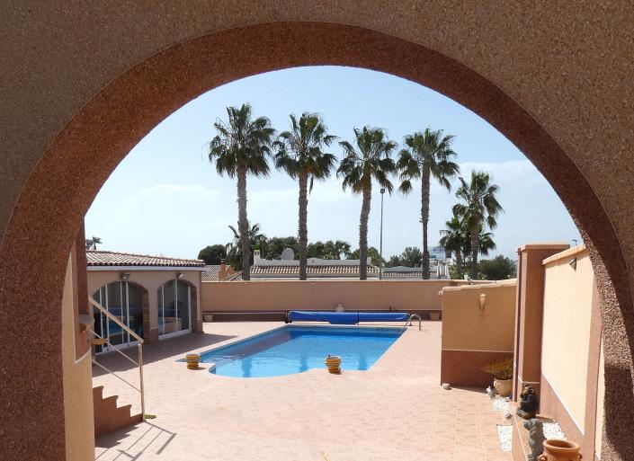 Image No.51-3 Bed Villa / Detached for sale