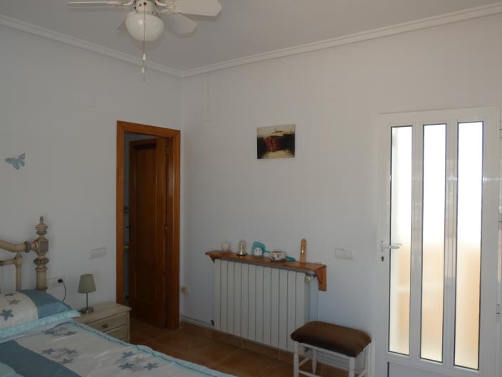 Image No.39-3 Bed Villa / Detached for sale