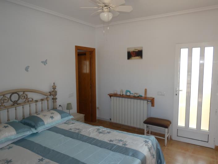 Image No.52-3 Bed Villa / Detached for sale