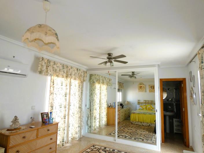 Image No.34-3 Bed Villa / Detached for sale