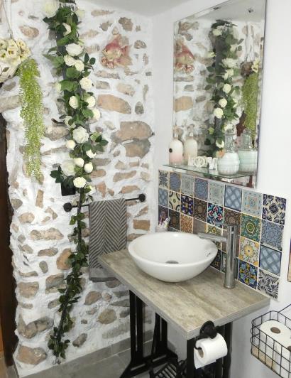 Image No.26-2 Bed Village House for sale