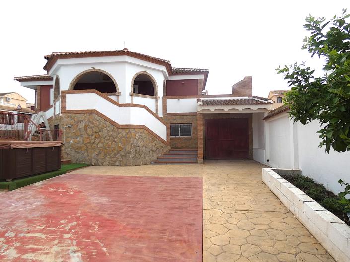 Image No.56-3 Bed Villa / Detached for sale