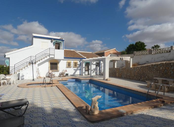 Image No.2-4 Bed Villa / Detached for sale