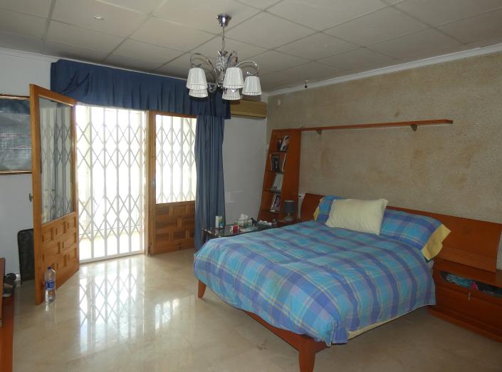 Image No.13-4 Bed Villa / Detached for sale