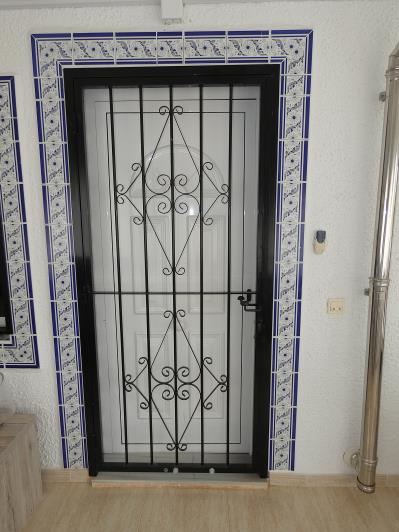 Image No.12-2 Bed Semi-Detached for sale