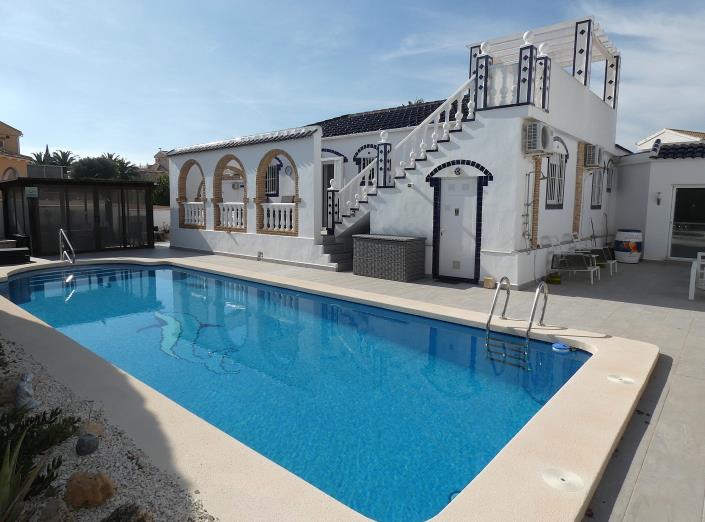 Image No.38-3 Bed Villa / Detached for sale