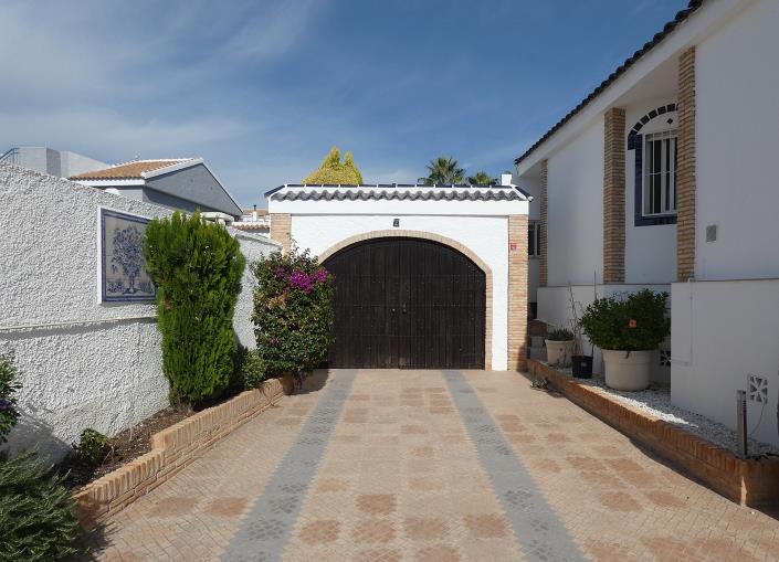 Image No.58-3 Bed Villa / Detached for sale