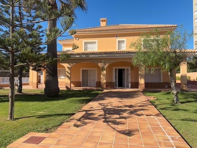 Image No.1-8 Bed Villa for sale