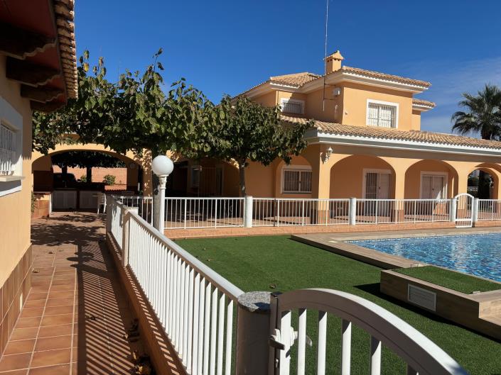 Image No.3-8 Bed Villa for sale
