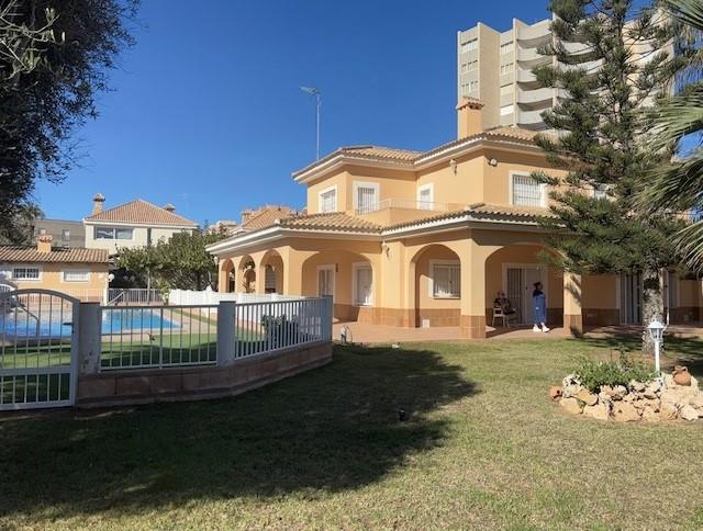 Image No.15-8 Bed Villa for sale