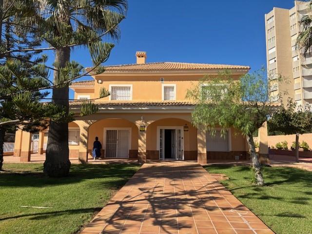 Image No.17-8 Bed Villa for sale